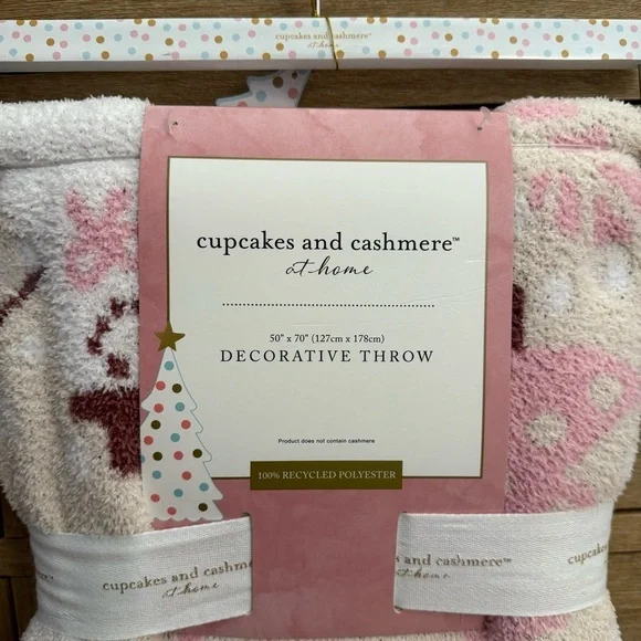NWT Cupcakes and Cashmere Pink White Viral Snowman Throw Christmas - Picture 6 of 8